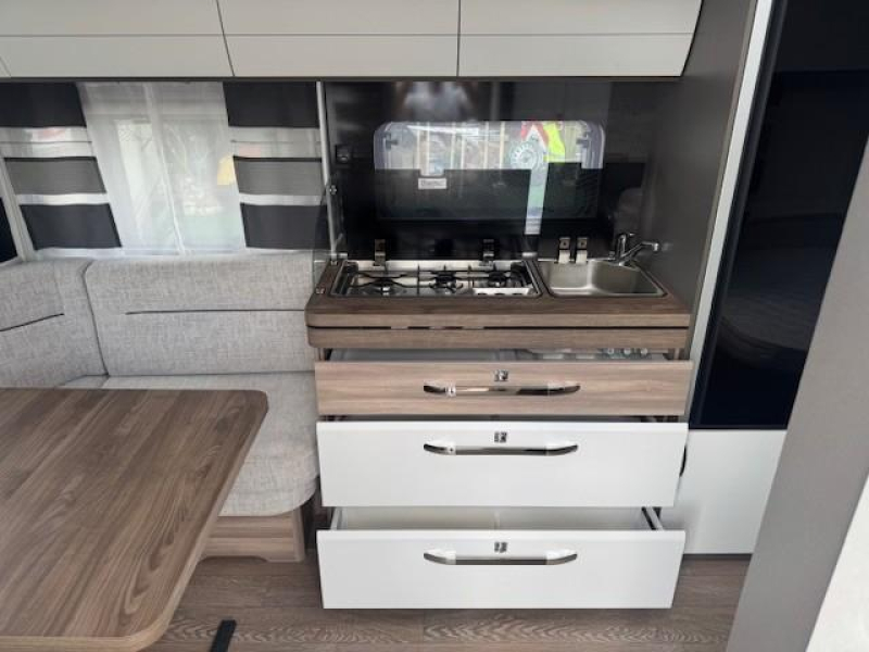 Hobby Excellent Edition 460 UFE mover luifel fietsenrek  foto: 11