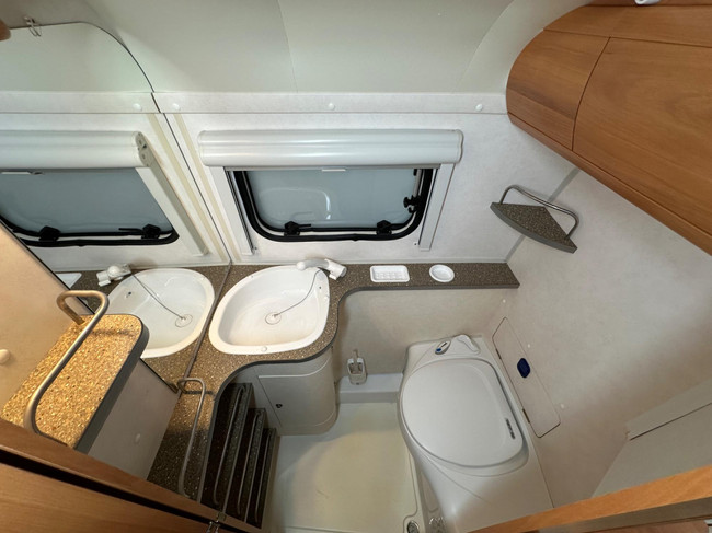 Eriba Touring Triton 420 GT foto: 8