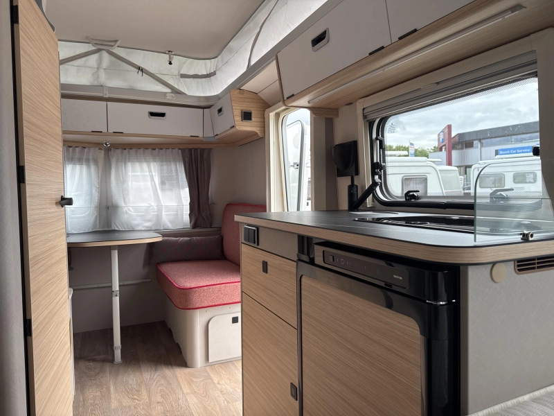 Eriba Touring 530 Tango Red 2025 Luifel  foto: 7