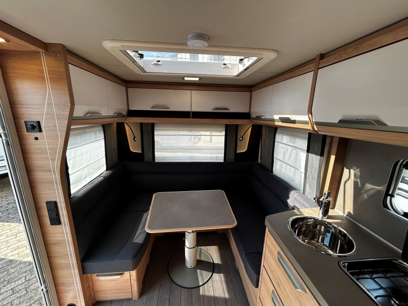 Knaus Sudwind Black Selection 450 FU Tijdelijk Voordeelpakket  foto: 9