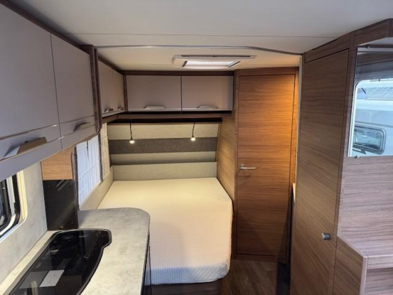 Knaus Sport 450 FU fransbed zakluifel  foto: 8
