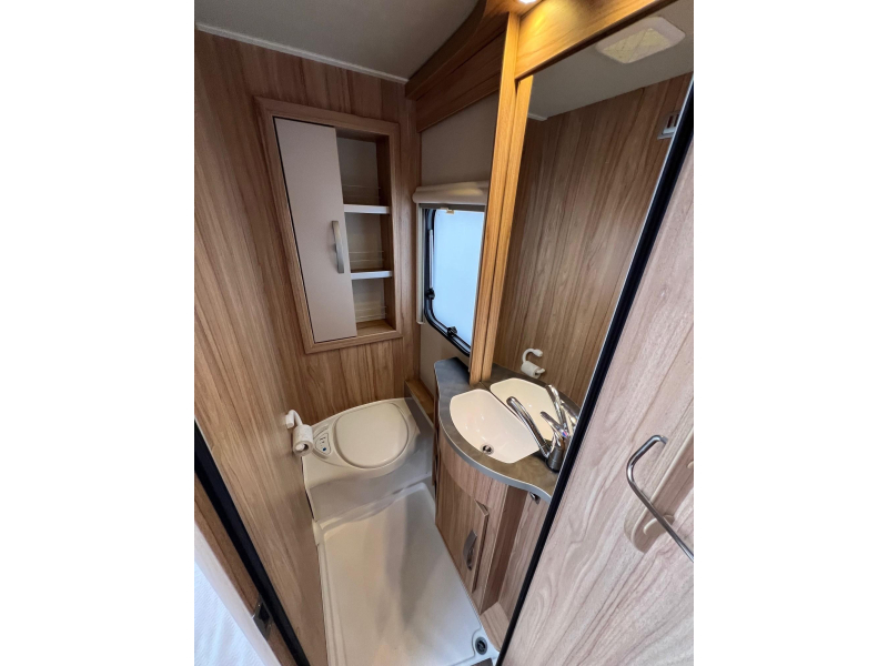 Eriba Nova Light 465 fransbed mover, luifel  foto: 17
