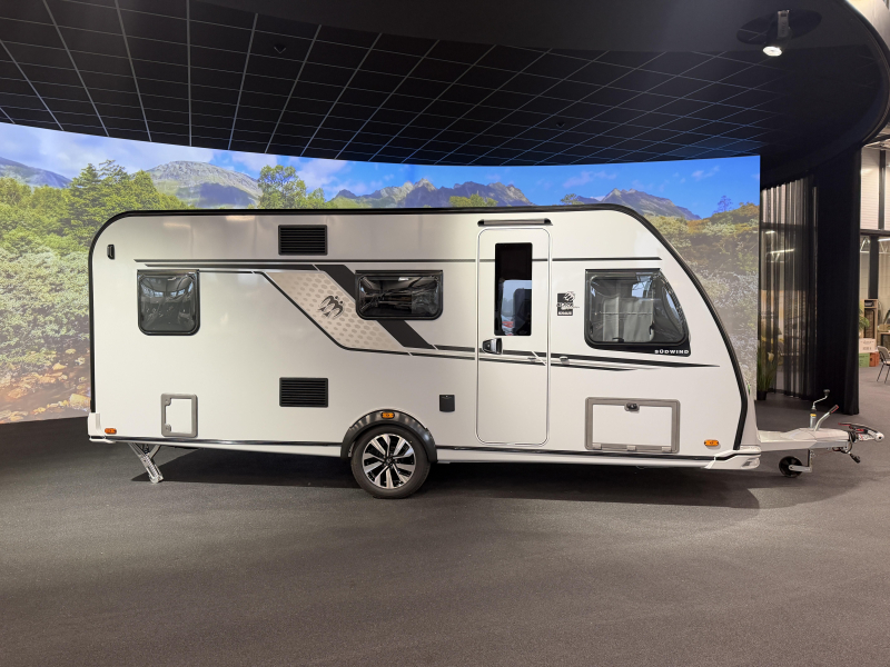 Knaus Sudwind Black Selection 500 QDK stapelbed / dwarsbed 