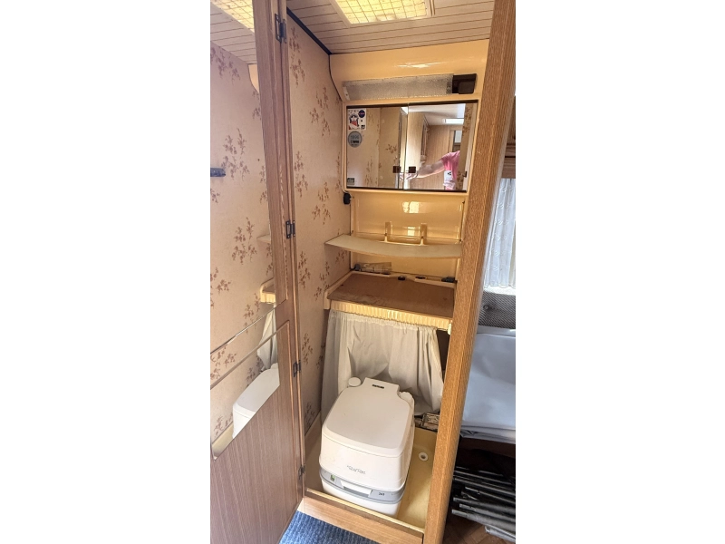 Hobby De Luxe 495 treinzit rondzit toilet  foto: 3