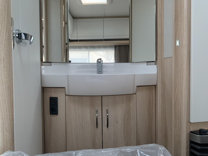 Hobby De Luxe 400 SFE Model 2026 