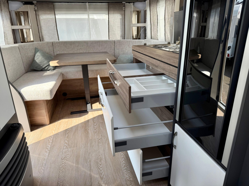 Hobby Excellent Edition 460 UFE Frans bed & rondzit!  foto: 20