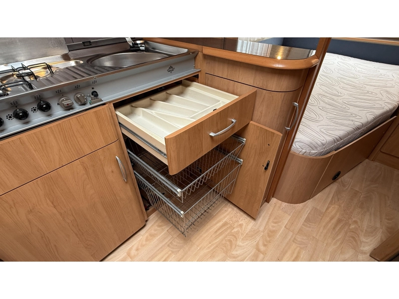 Hobby Excellent 460 UFE frans bed rondzit toilet  foto: 6