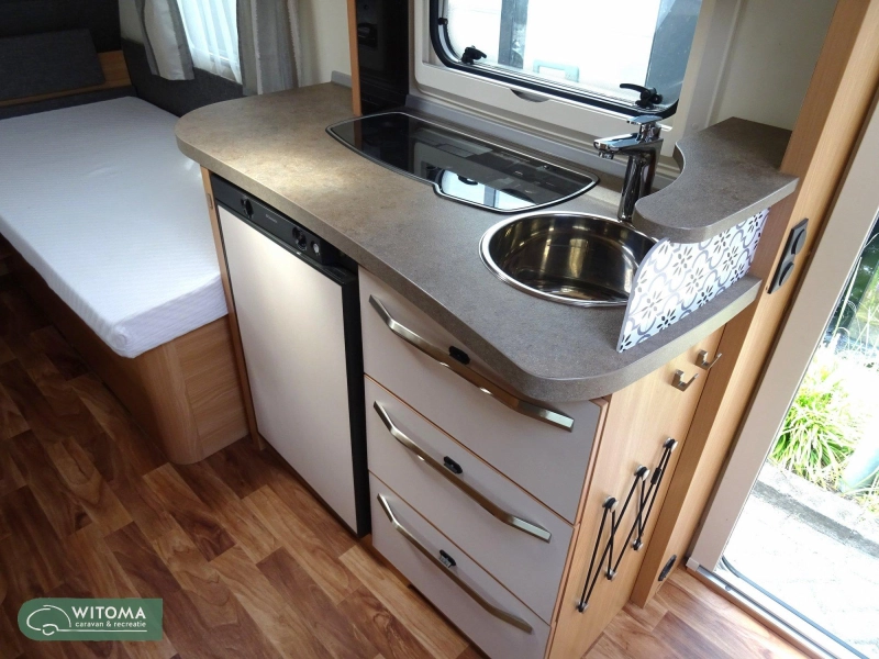 Knaus Sudwind Limited Edition 460 EU mover-Thule omnistor luif  foto: 11