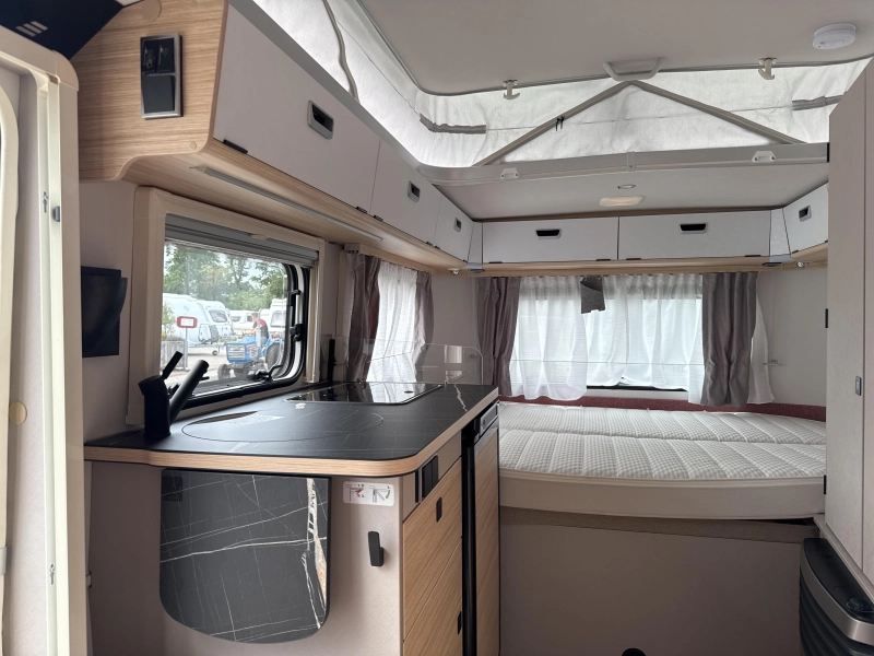 Eriba Touring 530 Tango Red 2025 Luifel 