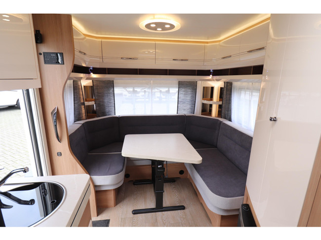 Hobby Excellent 495 UL Enkel bed/ Thule luifel foto: 6