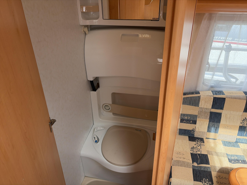 Hobby De Luxe 400 SF Mover/Voortent/Fietsdr.  foto: 3