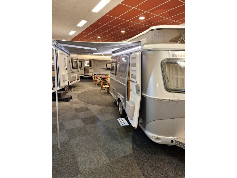 Eriba Touring 410 GT Lengte slaper zitje mover  foto: 5