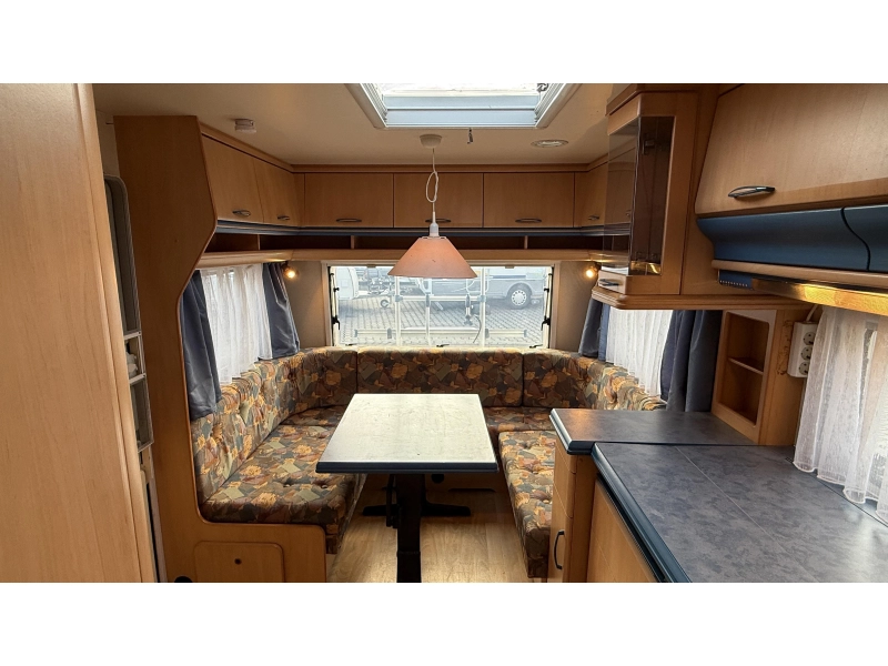Hobby De Luxe 540 UK kinderkamer rondzit 