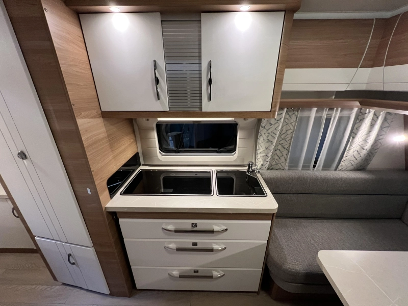 Hobby De Luxe 495 WFB Bouwjaar 2023, Mover  foto: 6