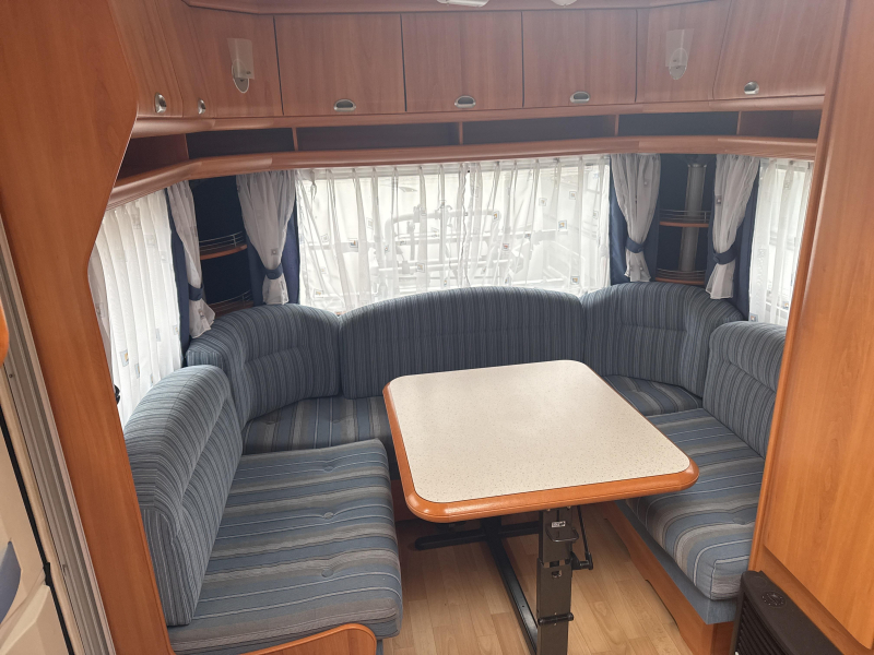 Hobby De luxe Easy 495 UL Mover/Fietsdr./Voortent  foto: 9