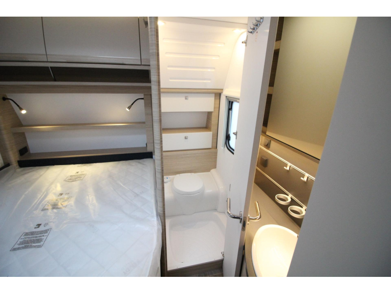 Fendt Bianco Activ 390 FHS Frans bed & hoge koelkast  foto: 15