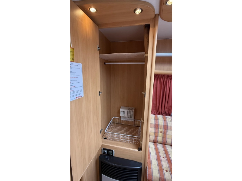 Dethleffs Summer Edition 430 DB vast bed rondzit toilet  foto: 5