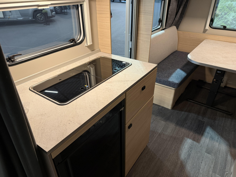 Weinsberg CaraLife 470 EU enkele bedden / dinette 