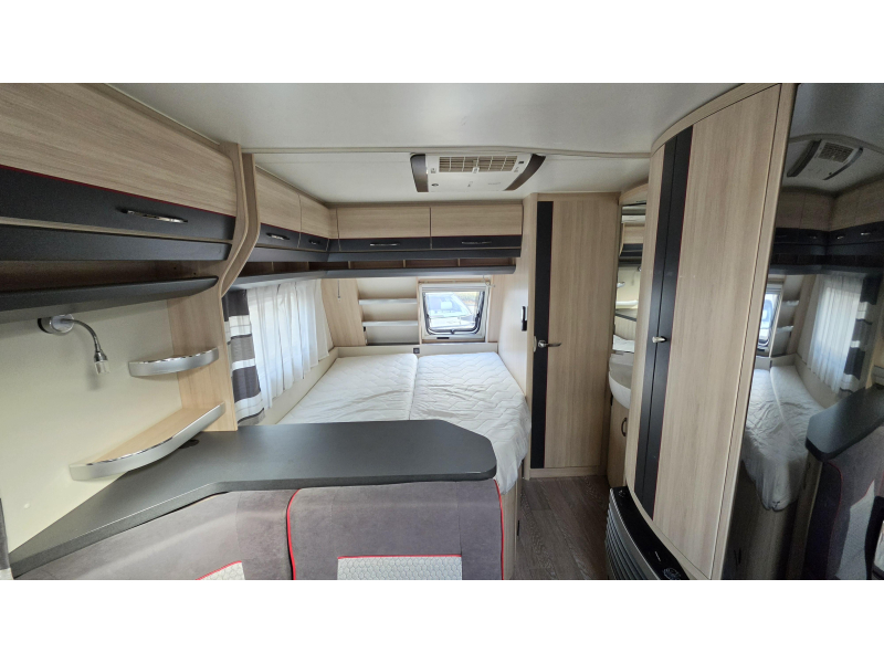 Hobby De Luxe Edition 650 KMFE voortent 