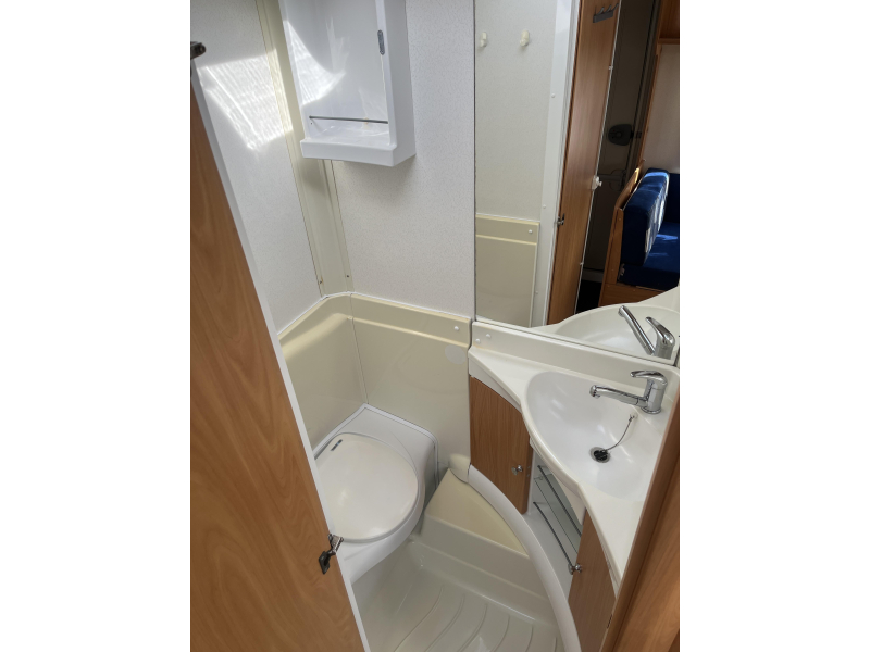 Chateau Calypso 480 KMD Stapelbed - Voortent  foto: 15
