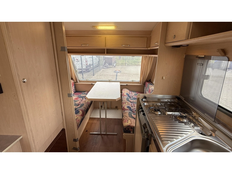 Beyerland Sprinter 430 TM 2x zitgroep vast toilet 