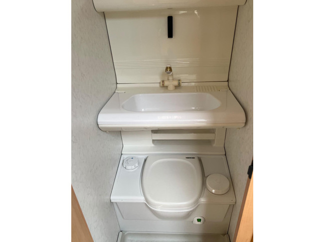 Hobby De Luxe 400 SF | Luifel | Fietsenrek | Mover Half Automaat | Vastbed | Dinette (Treinzit) | Tempo 100 | Schokbrekers foto: 7