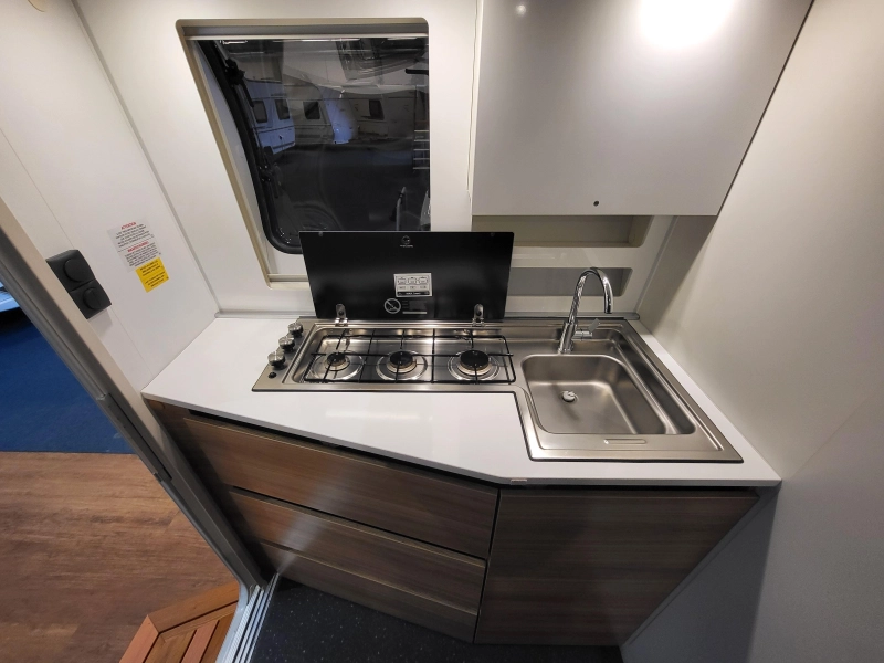 Adria Action 391 LH zeer netjes en compleet  foto: 7