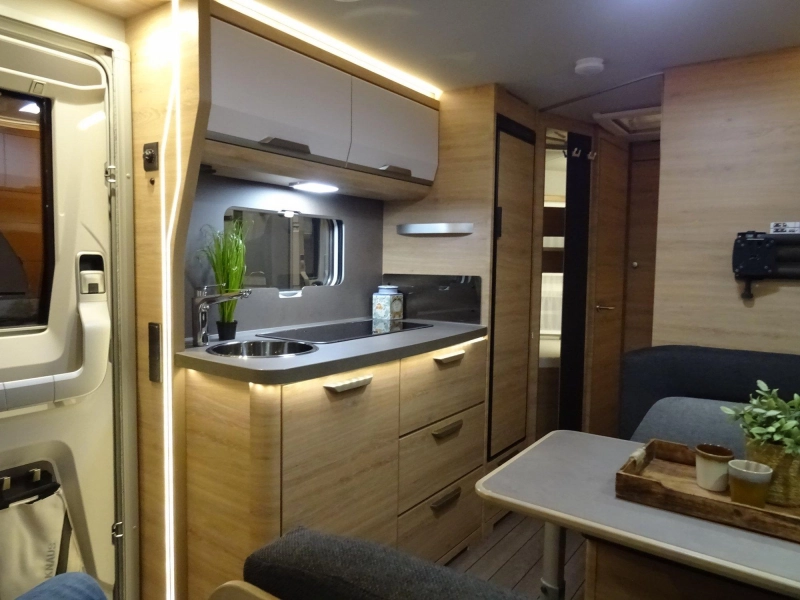 Knaus Sudwind Black Selection 500 QDK 50j witoma actiepakket  foto: 2