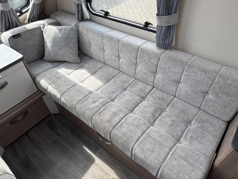 Sprite Mondial 370 EK Thule cassetteluifel  foto: 3