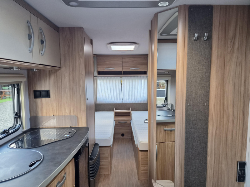 Eriba Nova Light 470 Enkele bedden - Luifel 