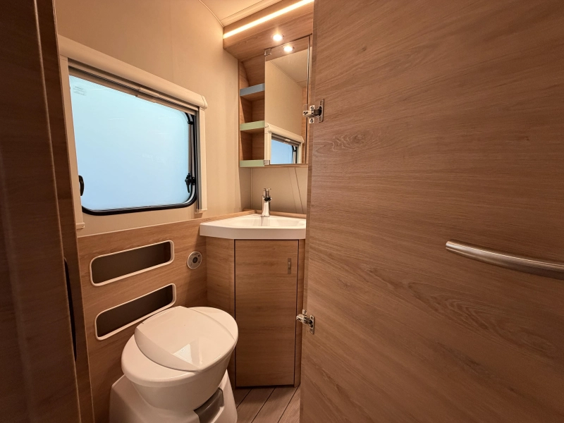 Knaus Sudwind Black Selection 500 QDK stapelbed / dwarsbed  foto: 9