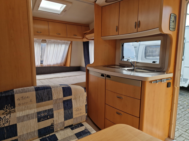 Hobby De Luxe 400 SF Mover/Voortent/Fietsdr.  foto: 5