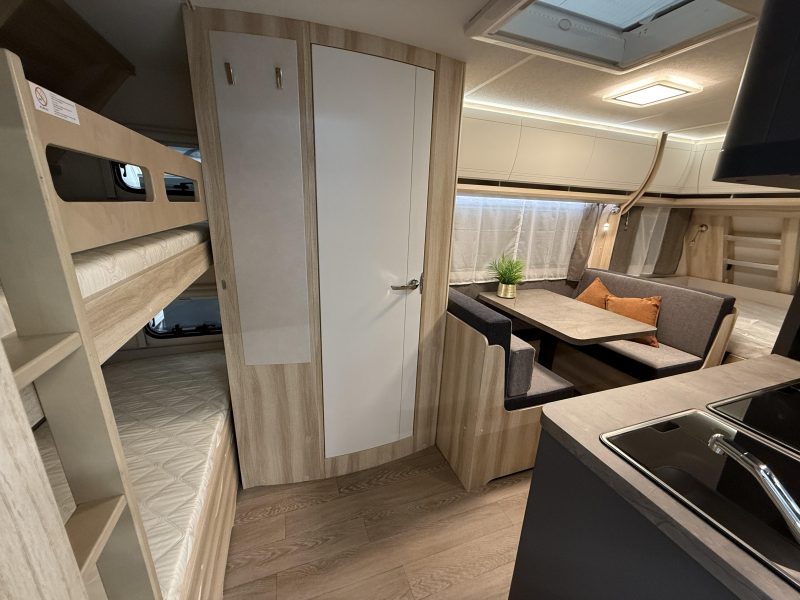 Hobby De Luxe 490 KMF 