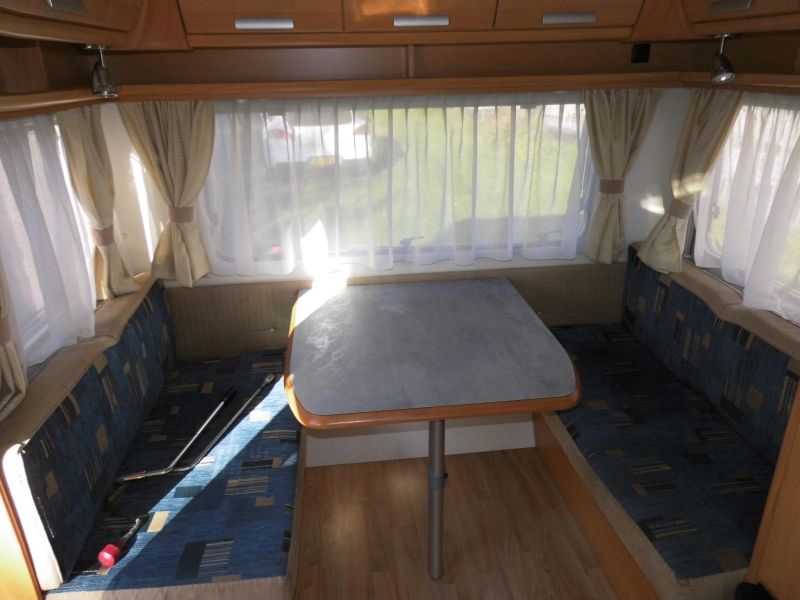 Chateau Caratt Nice 430 DB Mover, voortent 