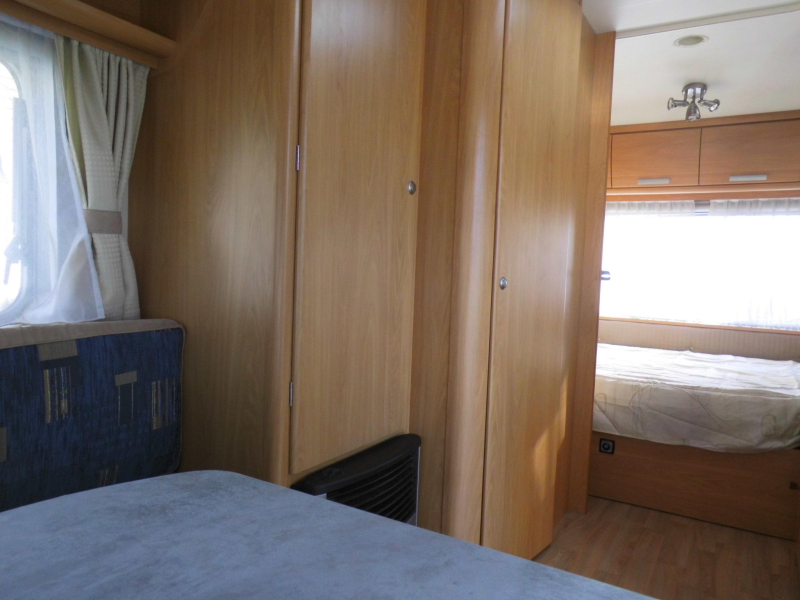 Chateau Caratt Nice 430 DB Mover, voortent  foto: 7
