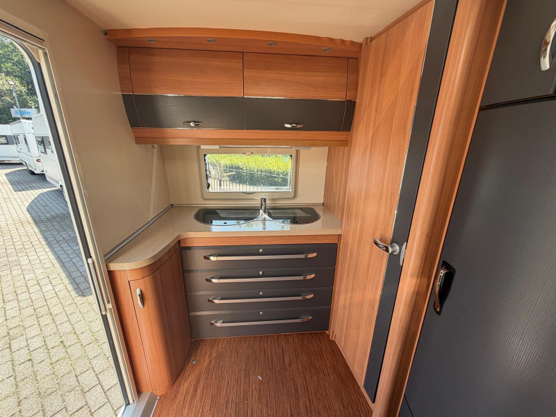 Hobby De Luxe 380 TB Met mover en luifel!  foto: 7