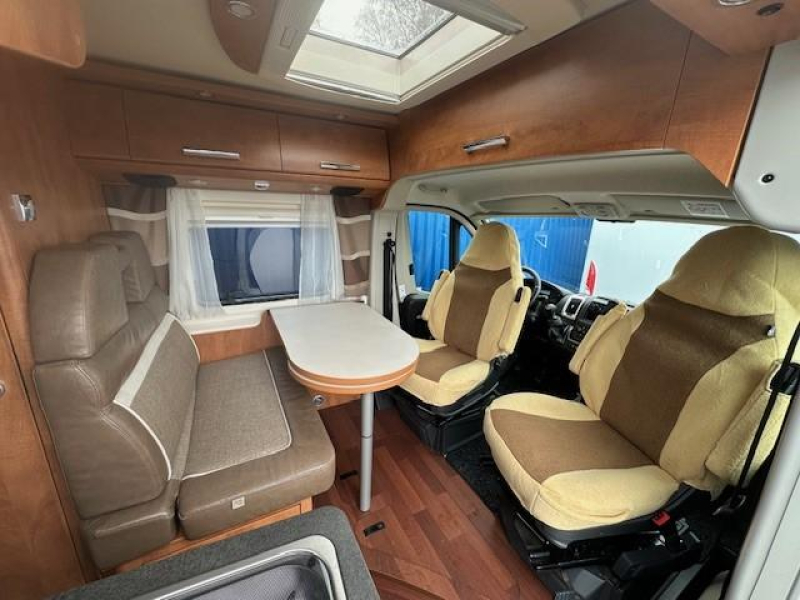 Malibu Van 640 LE LENGTE BEDDEN + TREKHAAK 