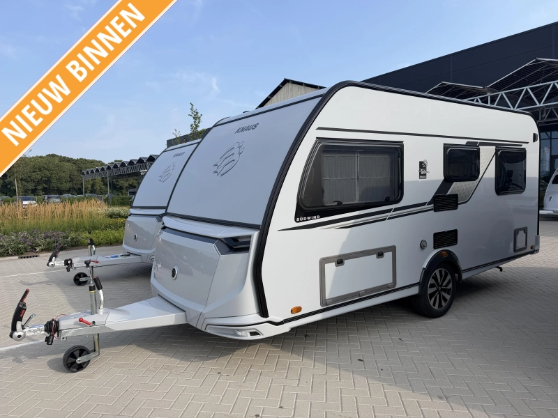 Knaus Sudwind Black Selection 450 FU rondzit / fransbed  hoofdfoto: 1