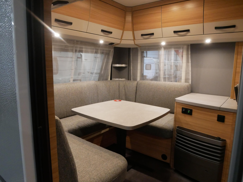 Dethleffs Summer Edition 530 DR Rondzit + Queensbed 