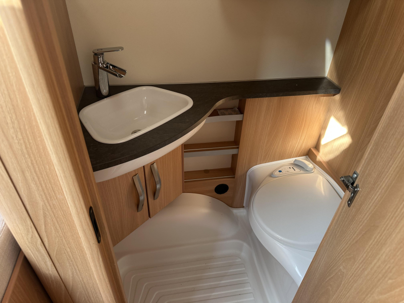 Knaus Sudwind Silver Selection 420 QD luifel - fietsdrager  foto: 11