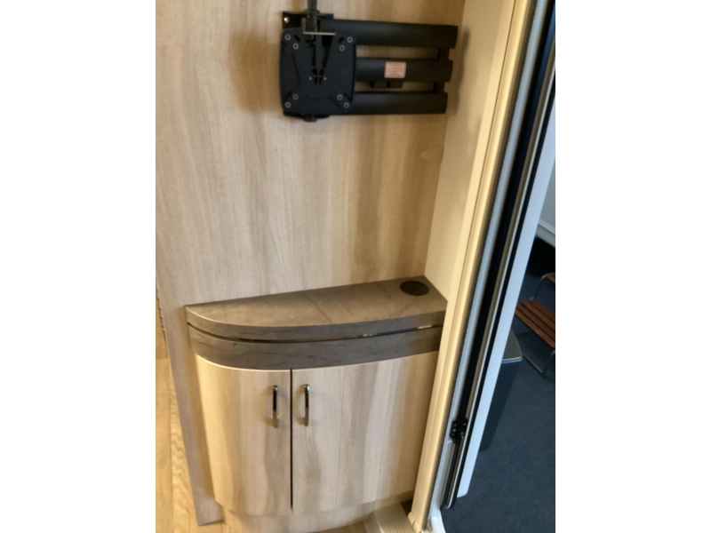 Hobby De Luxe 460 SFF Vrijstaand bed/ Douche  foto: 15