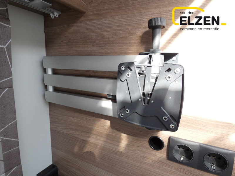 Knaus Sport Silver Selection 400 QD Mover, voortent, fietsdr.  foto: 8