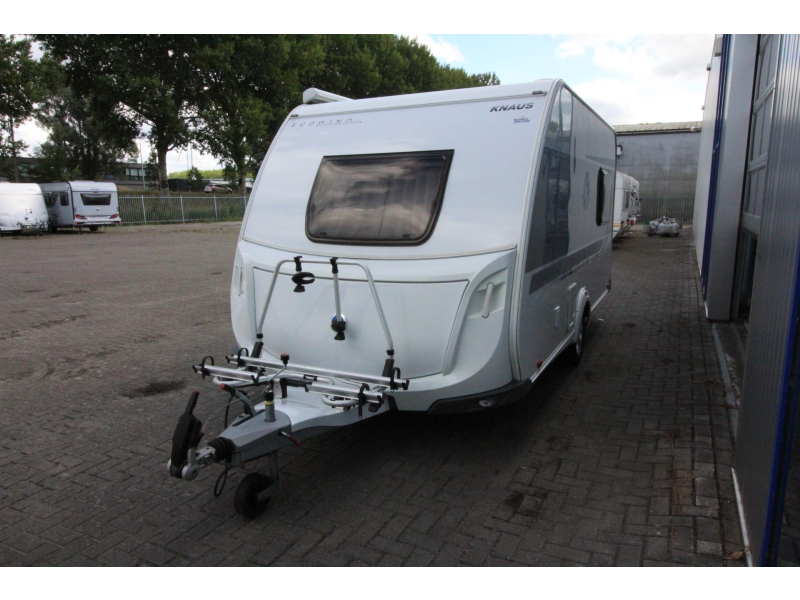 Knaus Sudwind Silver Selection 420 QD Mover Thule 6300 Voortent 