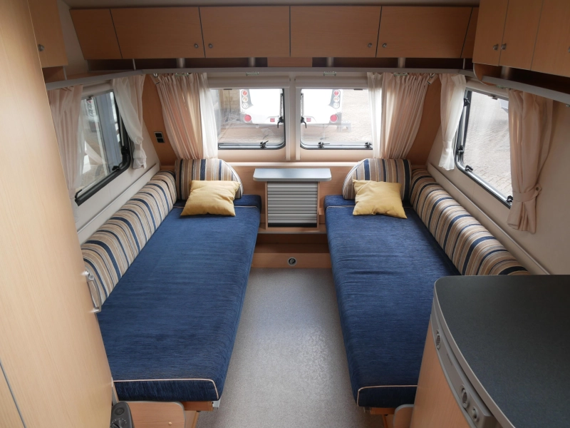 Kip Grey Line Special 44 TCB Incl. mover en voortent  foto: 13