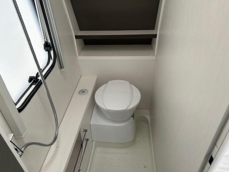 Dethleffs C'Go 475 FR Mover & luifel  foto: 10
