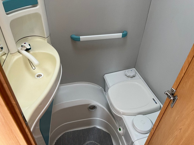 Eifelland E 450 Rondzit , voortent, nette staat! foto: 6