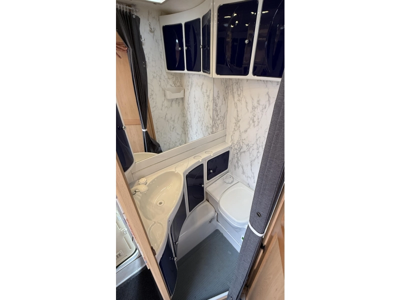 TEC Travel King 390 TN 2x zitgroep vast toilet  foto: 3