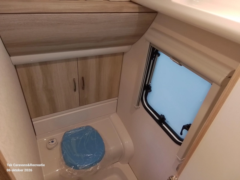 Hobby De Luxe 400 SFE model 2027 frans bed  foto: 7