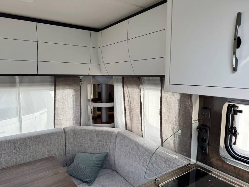 Hobby Excellent Edition 460 UFE Frans bed & rondzit!  foto: 14