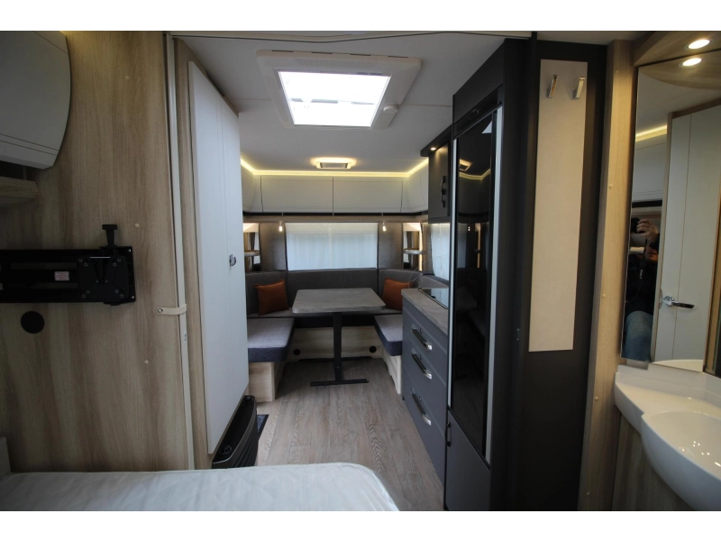 Hobby De Luxe 460 UFE Frans bed & rondzit!  foto: 10